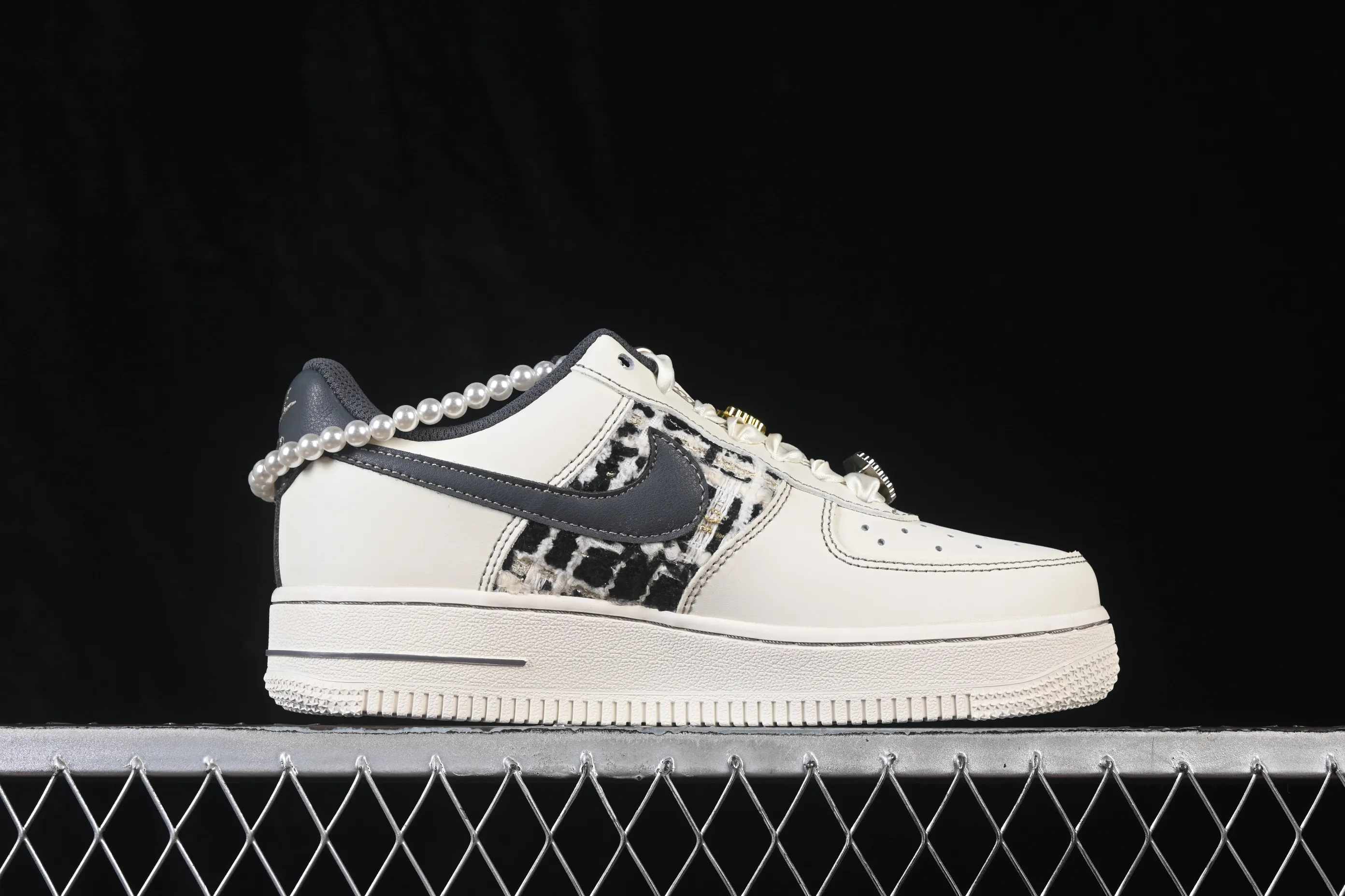 All categories Nk Air Force 1 Air Force series Nk Air Force 1 Low Nike Air Force 1'07 Low "Foggy Pearl" Hand-painted graffiti Foggy Pearl Air Force 1 low-top casual sneakers FJ7740-071